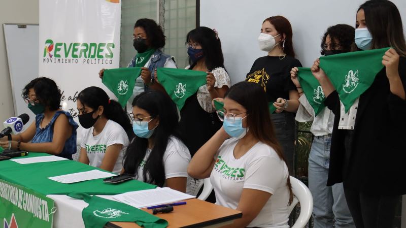 Ecofeminismos: Fotografía de conferencia de prensa realizada por Reverdes, El Salvador.